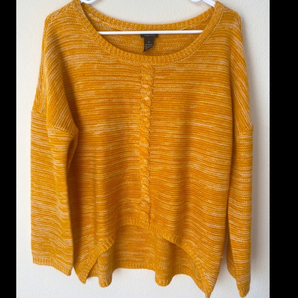 High Low sweater Rue21 Size M EUC